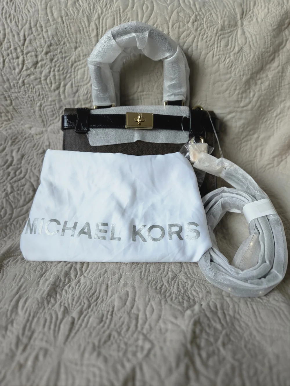 Michael Kors shiny everyday gold